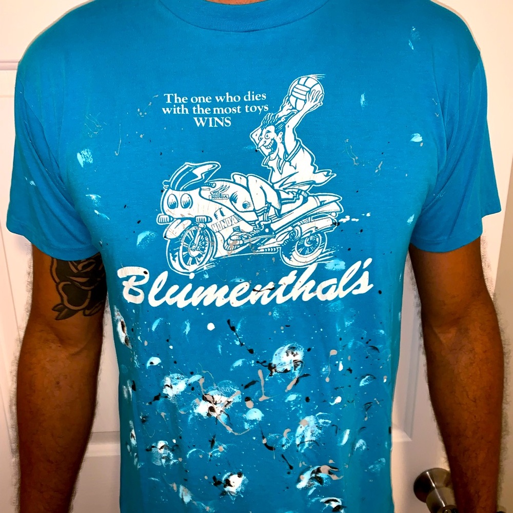 Bluimenthals tee